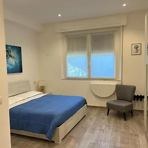 https://affittacamere-vallesanta.hotelitalianriviera.com
