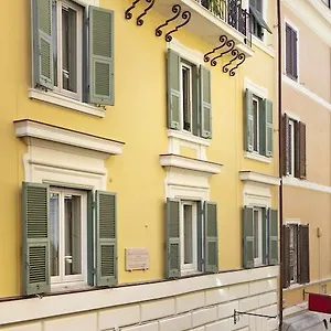https://garibaldi-suites-piazza-di-spagna.it-romehotels.com